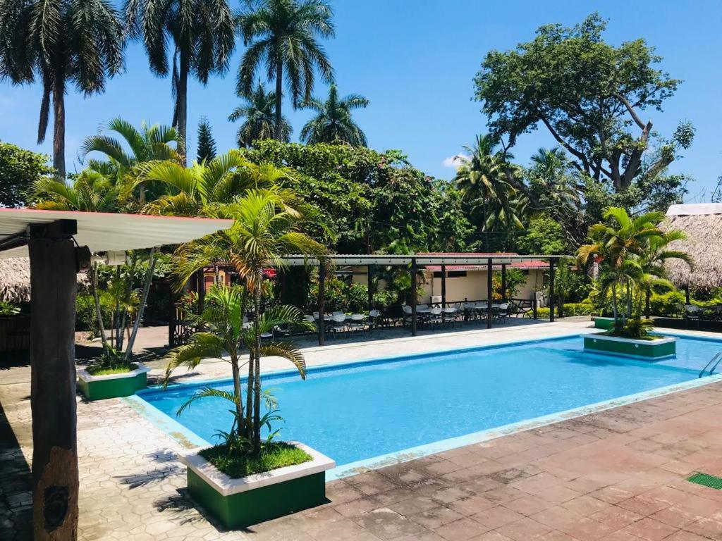 Hotel La Colonia Реталулеу Экстерьер фото